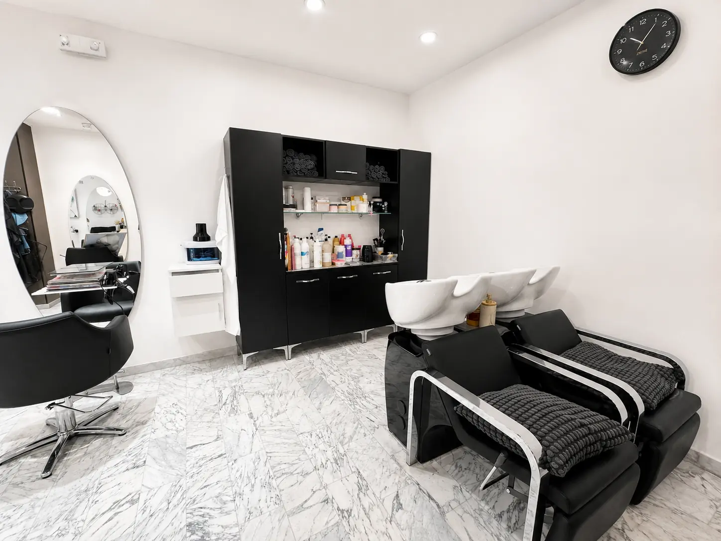 Area lavaggio capelli di Lucky Salon a Varese